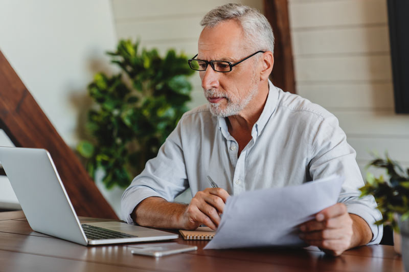 there are pros and cons to requiring a guarantor